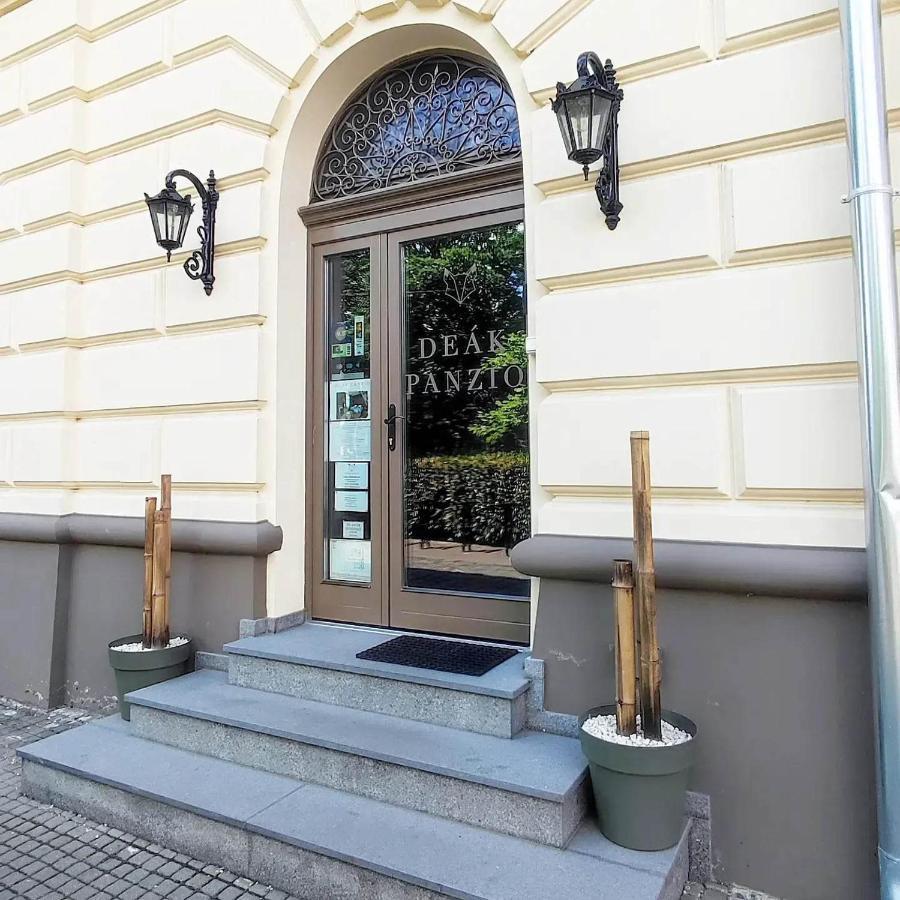 Deak Panzio Bed and Breakfast Nagykoros Exteriör bild